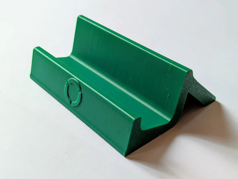 Đế dựng máy chơi game Lenovo Legion Go S gọn gàng, tiện lợi - Image 1