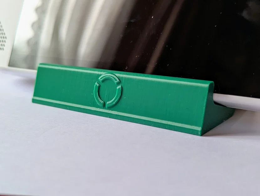 Đế dựng máy chơi game Lenovo Legion Go S gọn gàng, tiện lợi - Image 2