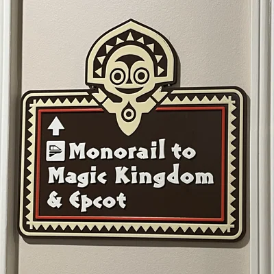 Mô hình biển báo Monorail tại Disney's Polynesian Resort