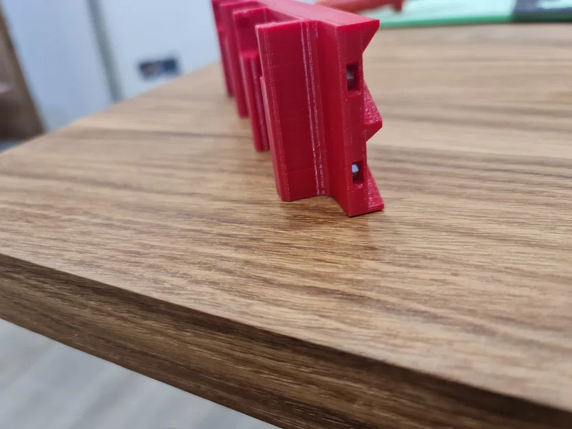 Giá đỡ pin Milwaukee M18 cho 4 viên pin - Image 4