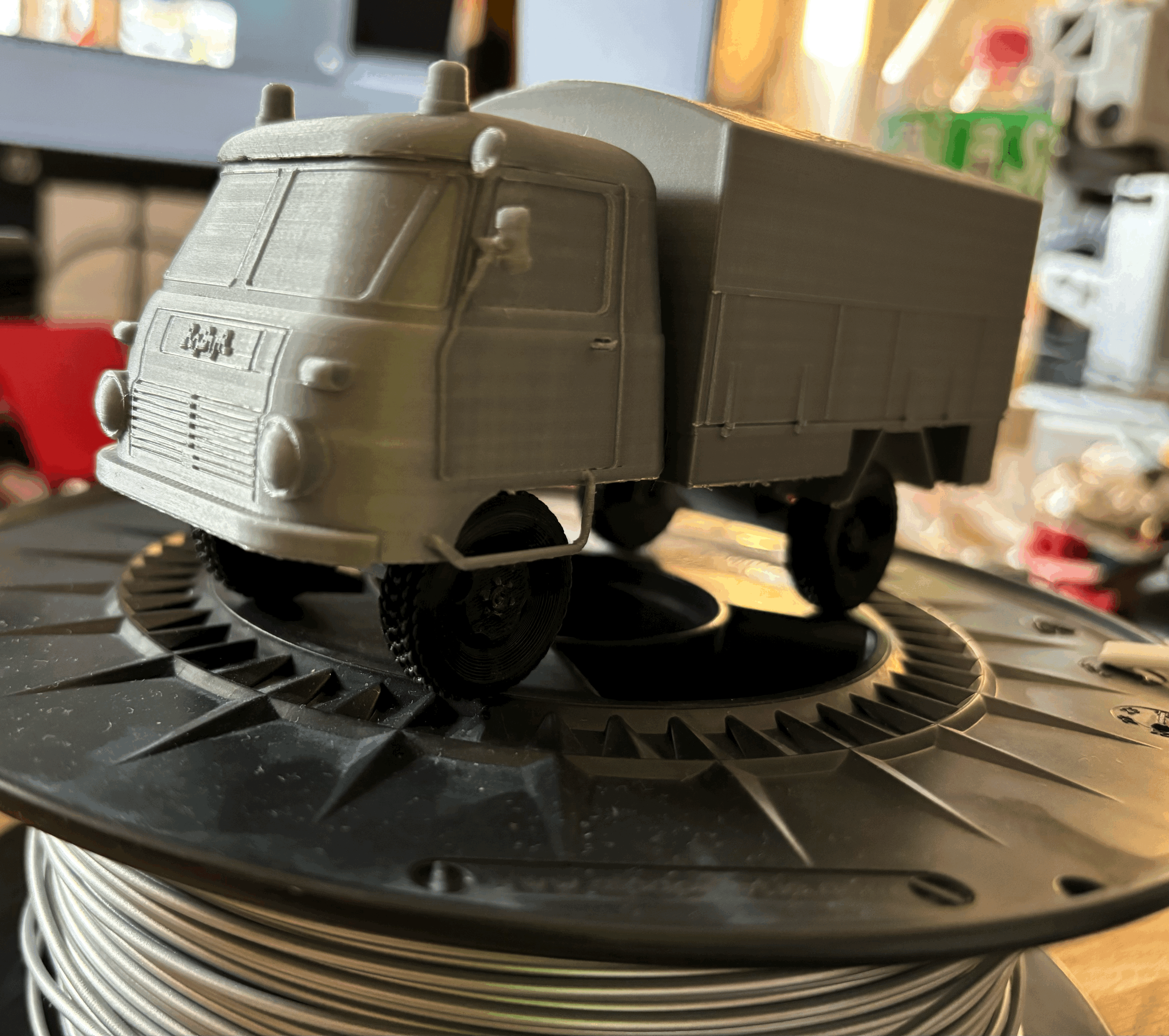 Mô hình xe cứu hỏa Robur LO 2002 - Thumbnail 1