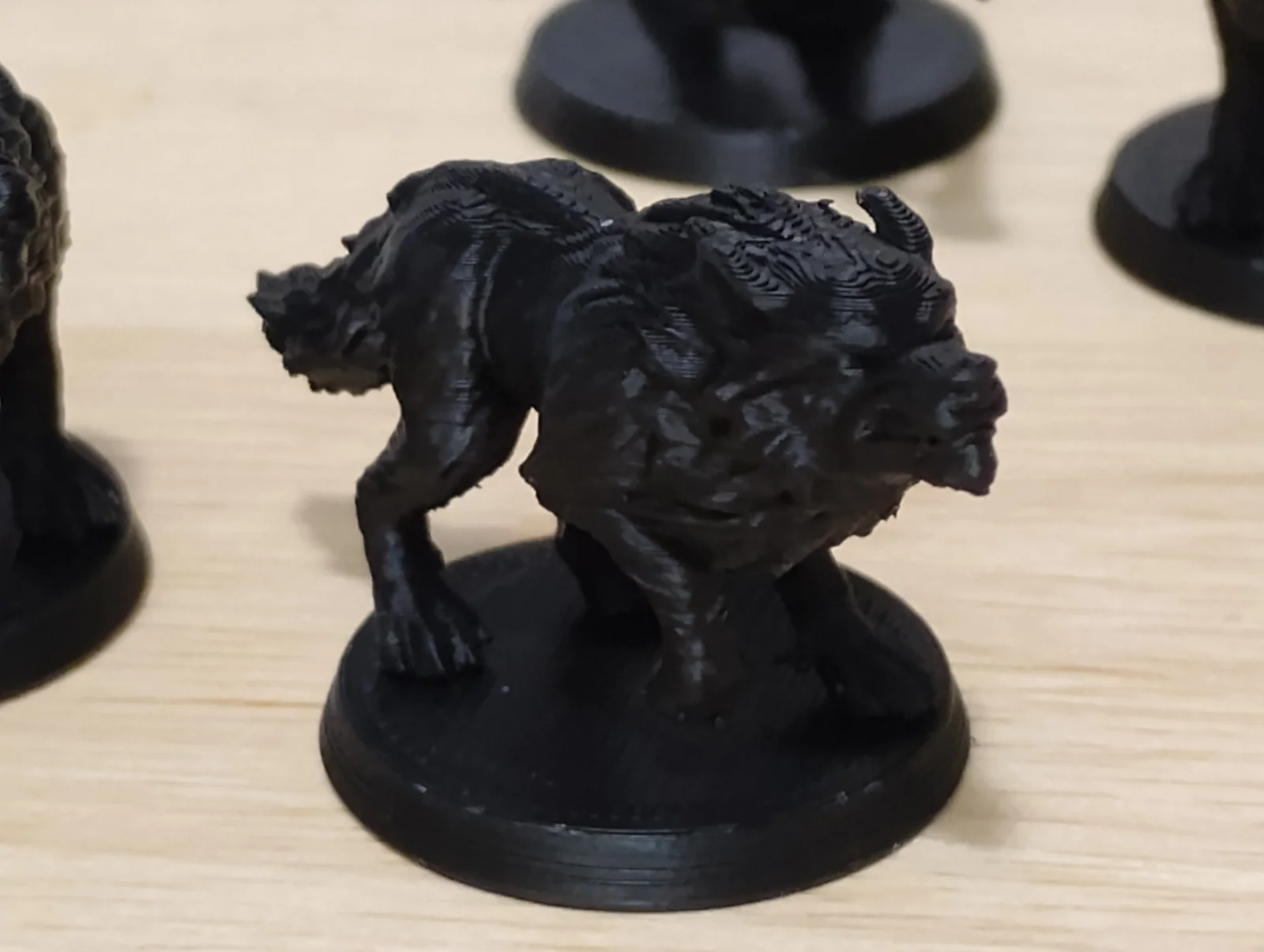 Mô hình sói gầm gừ (Wolf Snarling) kèm đế 25mm in 3D 1
