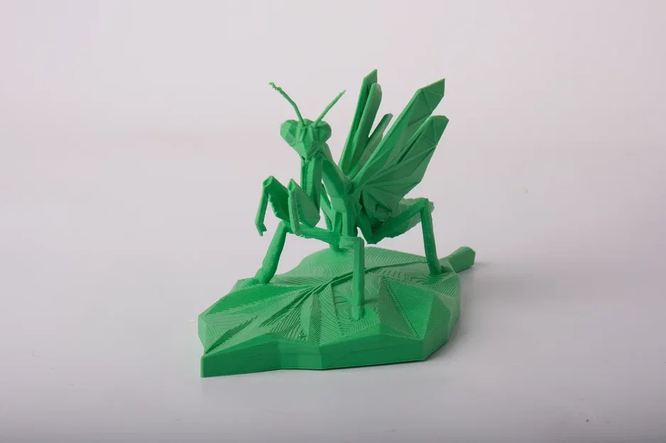 Tượng Bọ Ngựa Cầu Nguyện Low-Poly - Image 2