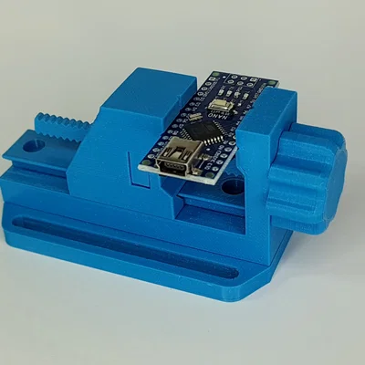 Miniature Vice 2.0: Ê-tô mini in 3D 100%, không cần dùng ốc kim loại