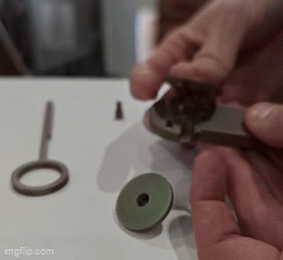 Con quay Spinning Top kèm bệ phóng dây kéo kiểu Beyblade bỏ túi - Image 2