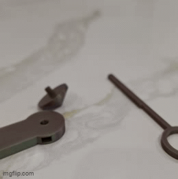 Con quay Spinning Top kèm bệ phóng dây kéo kiểu Beyblade bỏ túi - Thumbnail 3