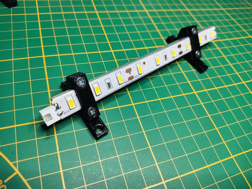 Giá đỡ đèn LED góc 45 độ - Image 1