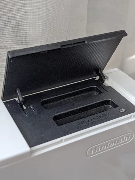 Nắp đậy khe cắm thẻ nhớ Nintendo Wii - In 3D thay thế dễ dàng - Image 1