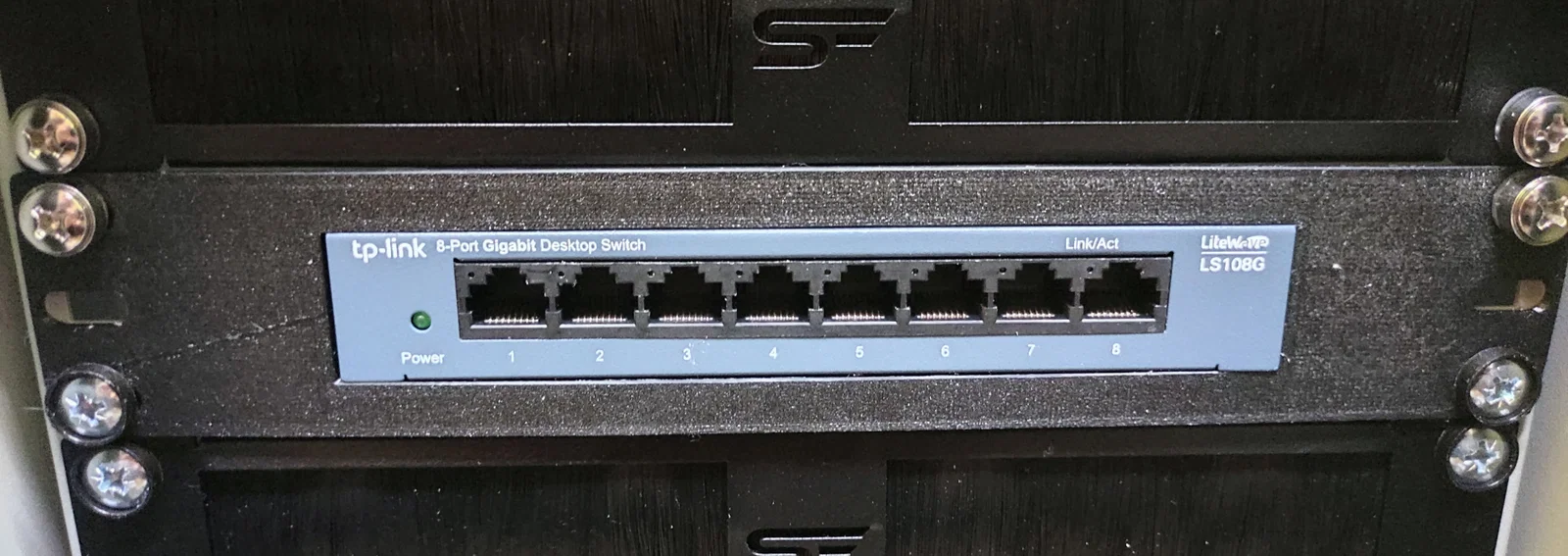 Giá treo rack 10 inch cho TP-Link LiteWave LS108G - Image 1