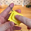 Móc khóa giảm stress hình bánh Ravioli Clicker độc đáo - Thumbnail 4