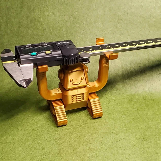 Hold-E: Robot nhỏ giữ đồ trên bàn làm việc - Image 1