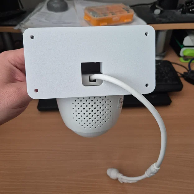 Giá treo tường 3D cho camera HiLook by Hikvision IPC-T240HA-LUF/SL - Image 4