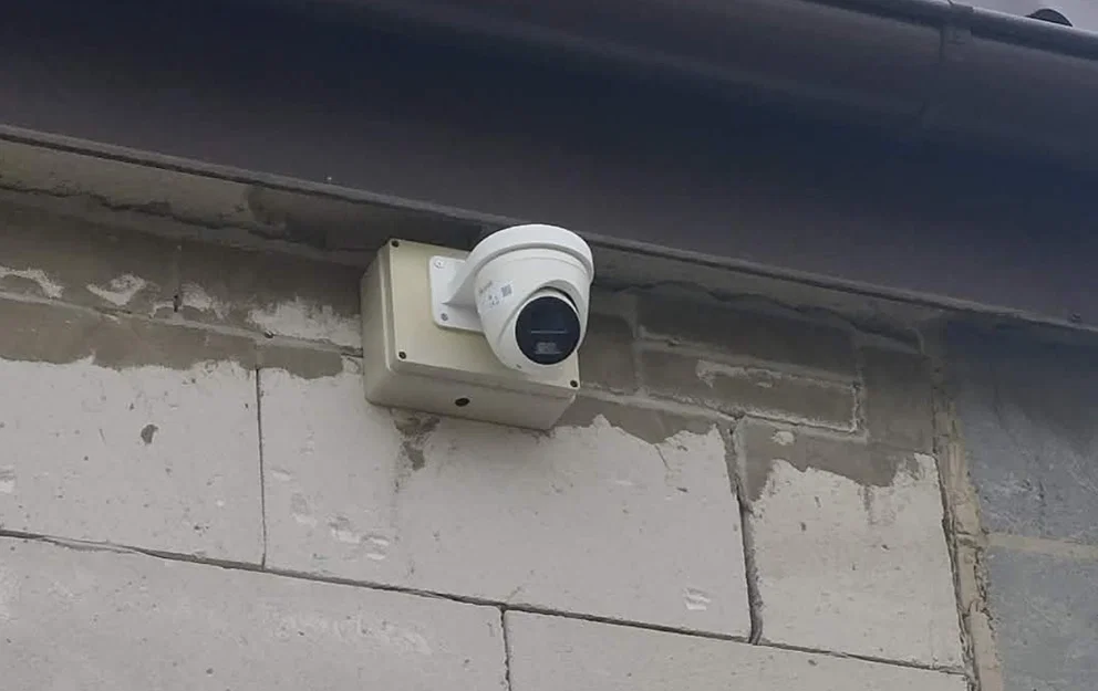 Giá treo tường 3D cho camera HiLook by Hikvision IPC-T240HA-LUF/SL - Image 7