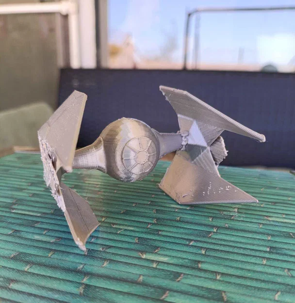 Mô hình 3D Interceptor Fighter - Phi thuyền huyền thoại Star Wars - Image 1