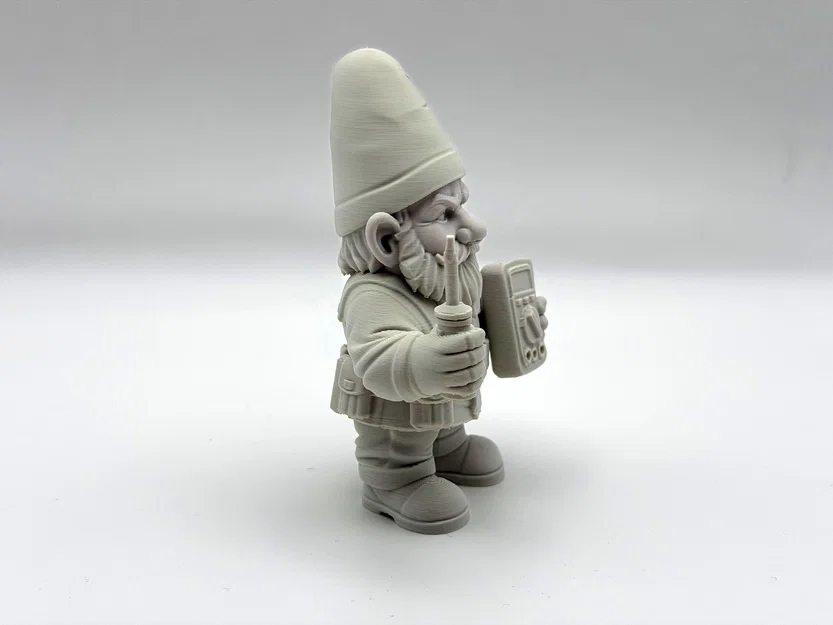 Chú Lùn Làm Nghề Điện Trang Trí Vườn - Image 4