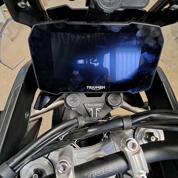 Đế gắn cổng sạc USB cho xe Triumph 900 GT PRO - Image 6