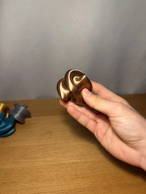 Mô hình đồ chơi lăn Sphericon độc đáo - Image 3