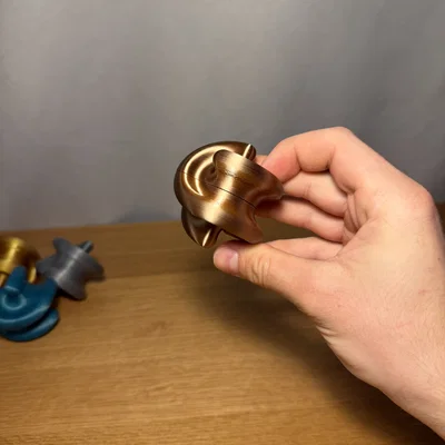 Mô hình đồ chơi lăn Sphericon độc đáo