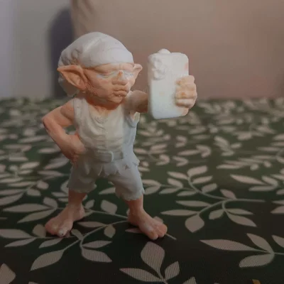 Goblin đang tạo dáng selfie