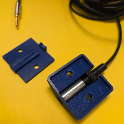 Giá đỡ Audio Jack Extender cho cáp nối 3.5mm Amazon Basics