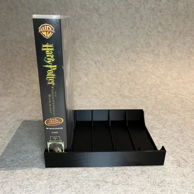 Khay trưng bày băng VHS (VHS Cassette Holder) 3D cho bộ sưu tập retro