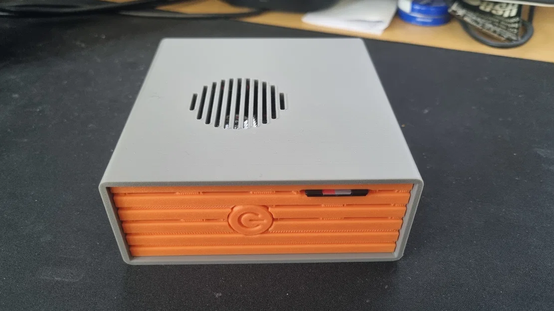 Case Raspberry Pi 5 + Pimoroni NVMe Base – Cổng kết nối phía sau và khe cắm thẻ SD - Image 1