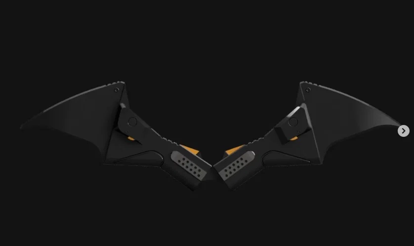 Mô hình Batarang kiêm biểu tượng ngực Batman từ phim The Batman - Image 1