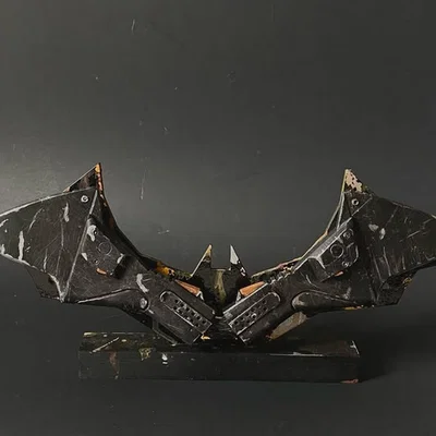 Mô hình Batarang kiêm biểu tượng ngực Batman từ phim The Batman