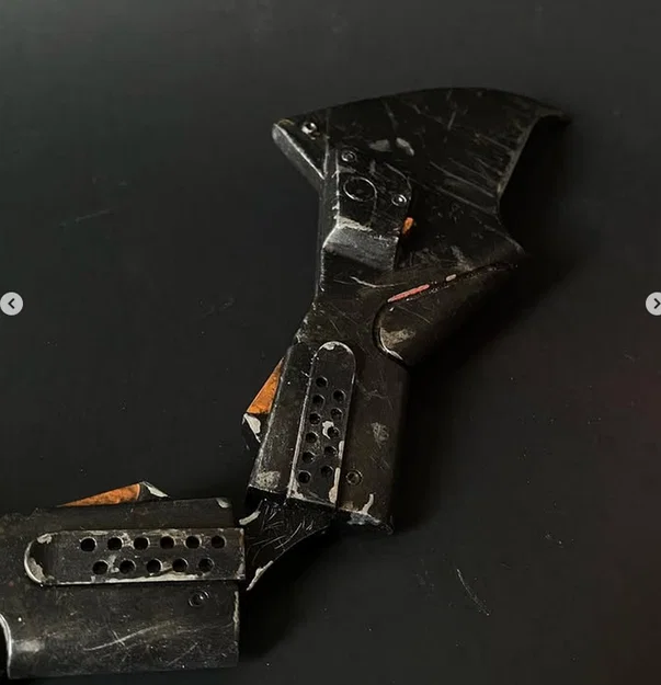 Mô hình Batarang kiêm biểu tượng ngực Batman từ phim The Batman - Image 3