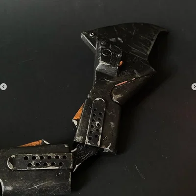 Mô hình Batarang kiêm biểu tượng ngực Batman từ phim The Batman