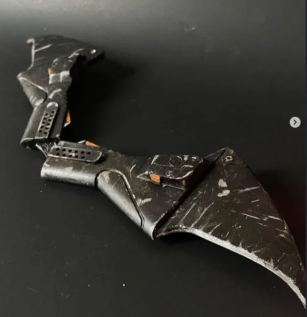 Mô hình Batarang kiêm biểu tượng ngực Batman từ phim The Batman - Image 4