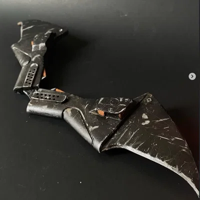 Mô hình Batarang kiêm biểu tượng ngực Batman từ phim The Batman