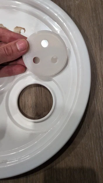 Nắp thay thế cho vòi trên nắp thùng nhựa - Image 1