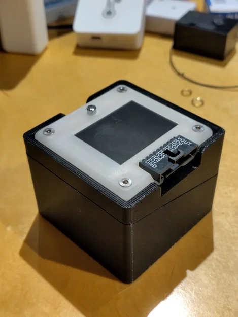 Hộp đựng Bus Pirate 5 kèm ngăn phụ kiện tiện lợi bằng in 3D - Image 1