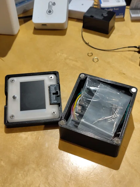 Hộp đựng Bus Pirate 5 kèm ngăn phụ kiện tiện lợi bằng in 3D - Image 2