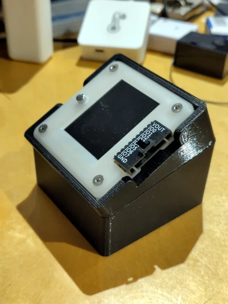 Hộp đựng Bus Pirate 5 kèm ngăn phụ kiện tiện lợi bằng in 3D - Image 3