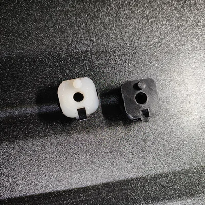 Đai ốc khóa hộp để đồ (glovebox nut) cho xe BMW E39 523i