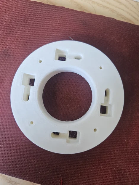 Đế gắn camera Unifi G5 Turret bằng dây rút nhựa tiện lợi - Image 1