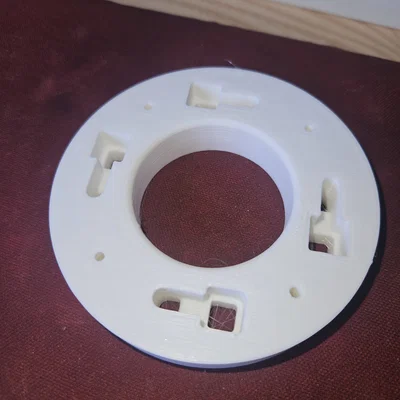 Đế gắn camera Unifi G5 Turret bằng dây rút nhựa tiện lợi
