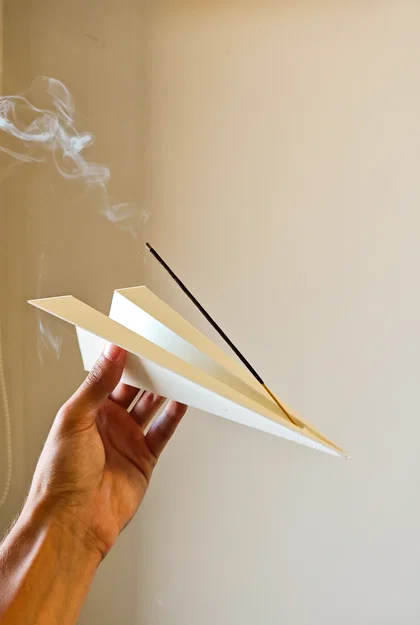Zen Plane | Đế cắm nhang hình máy bay giấy - Image 1