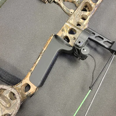 Tay cầm Mathews Legacy Bow Grip