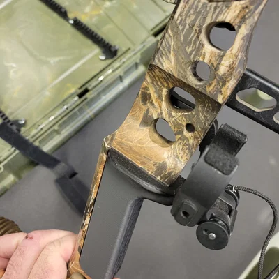 Tay cầm Mathews Legacy Bow Grip