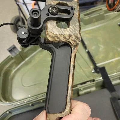 Tay cầm Mathews Legacy Bow Grip