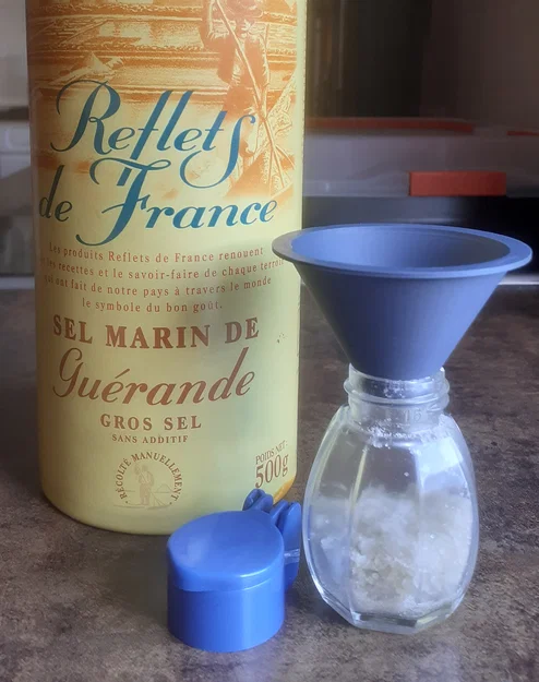 Phễu nhỏ 3D tiện dụng cho việc chiết muối và gia vị nhà bếp - Image 1