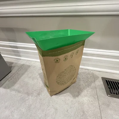 Phễu in 3D hỗ trợ đổ rác hữu cơ tiện lợi cho nhà bếp