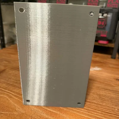 Giá treo máy vặn vít Fanttik E2 Ultra dưới mặt bàn gọn gàng