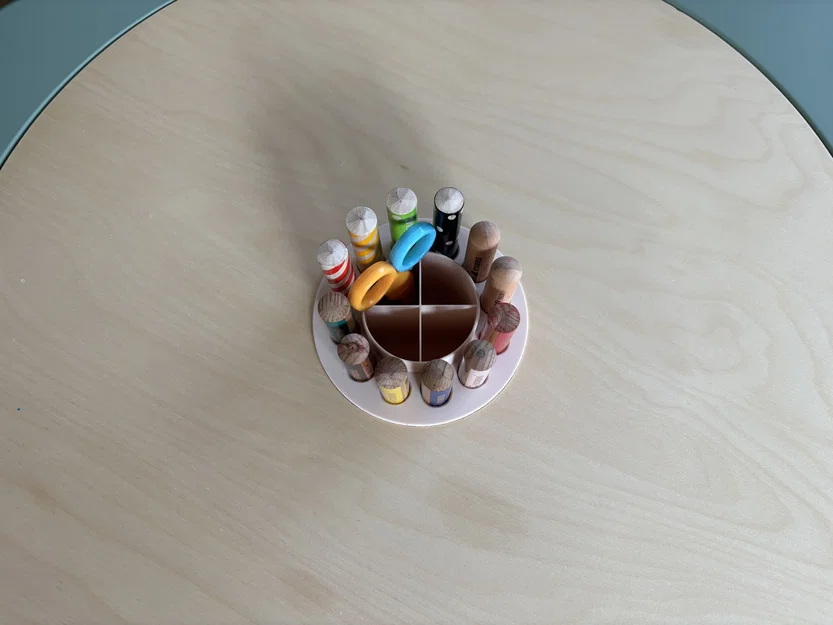 Ống cắm bút Stokke MuTable V2 – Phụ kiện in 3D tiện ích cho bàn chơi của bé - Image 2