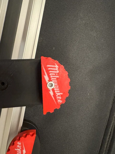 Giá treo tường cho thanh ray máy cưa Milwaukee Track Saw - Image 2