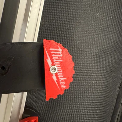 Giá treo tường cho thanh ray máy cưa Milwaukee Track Saw