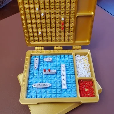 Trò chơi Hải chiến (Battleship) với Hộp đựng: Phiên bản Tiếng Anh & Cyrillic